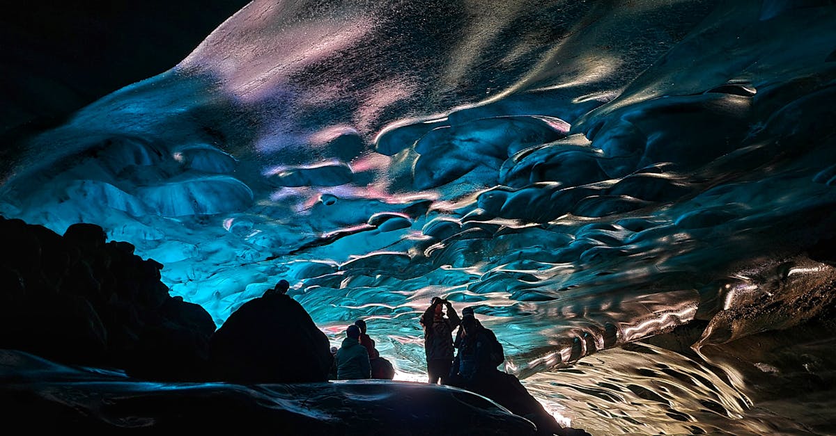 découvrez l'univers fascinant du caving, une aventure souterraine qui combine exploration, escalade et découvertes géologiques. plongez dans des cavernes mystérieuses et vivez des sensations uniques au coeur de la terre.