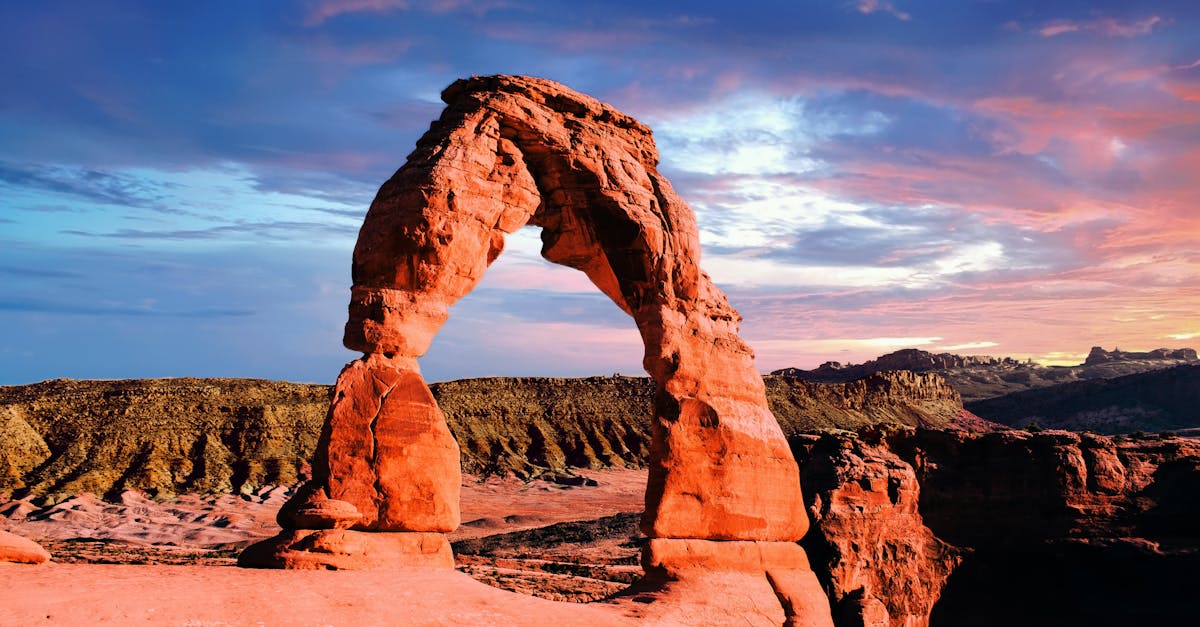 découvrez les merveilles des canyons, des formations géologiques majestueuses sculptées par l'érosion. explorez des paysages à couper le souffle, idéaux pour la randonnée, la photographie et l'aventure en plein air. laissez-vous séduire par la beauté naturelle de ces chef-d'œuvre à travers le monde.