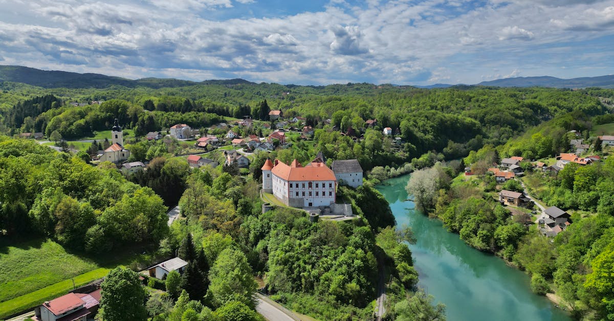 découvrez lika-karlovac, une région de croatie riche en paysages naturels préservés, en culture et en histoire. explorez ses parcs nationaux, ses charmants villages et ses activités de plein air uniques, tout en savourant la délicieuse cuisine locale.