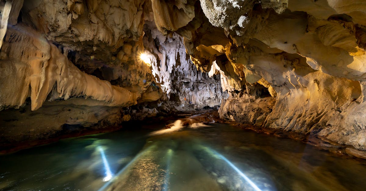 découvrez le monde fascinant du caving, une aventure souterraine qui vous plonge au cœur des grottes et des formations géologiques. explorez des paysages uniques, vivez des sensations fortes et apprenez à respecter la nature tout en pratiquant ce sport d'exploration. que vous soyez débutant ou passionné, le caving offre des expériences inoubliables et une connexion profonde avec la terre.