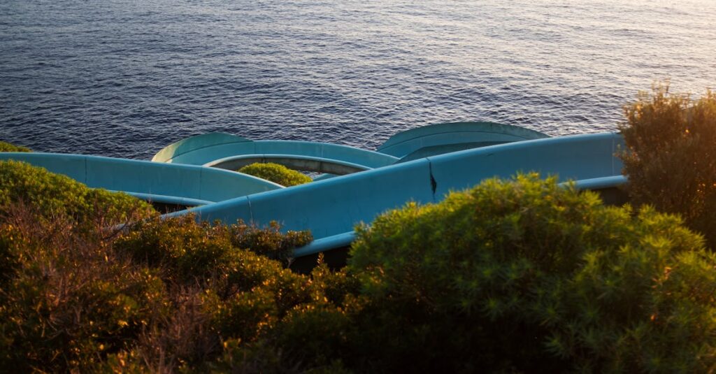 découvrez l'aquapark, un paradis aquatique rempli de toboggans excitants, de piscines rafraîchissantes et d'activités amusantes pour toute la famille. plongez dans l'aventure et profitez d'une journée inoubliable sous le soleil!