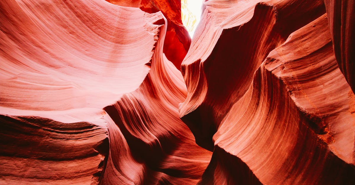 découvrez le canyon de cetina, une merveille naturelle de croatie offrant des paysages à couper le souffle, des aventures en plein air et des activités aquatiques, idéales pour les amoureux de la nature et les amateurs de sensations fortes.