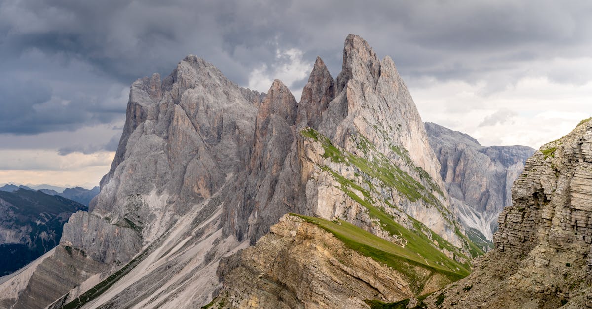 découvrez les sentiers de sveti ilija, une expérience de randonnée unique au cœur de paysages à couper le souffle. explorez la beauté naturelle et vivez des aventures inoubliables en montagne.