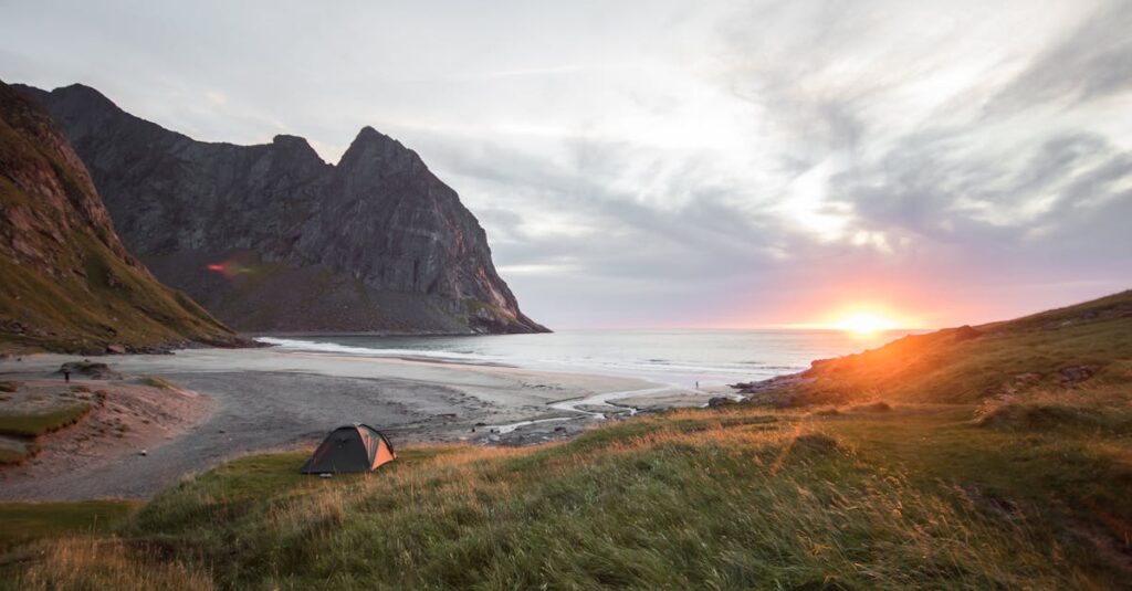 découvrez l'expérience unique du camping : des aventures en pleine nature, la détente au bord d'un lac, des soirées autour du feu de camp et des souvenirs inoubliables en famille ou entre amis. profitez des paysages à couper le souffle tout en vous reconnectant avec la nature.