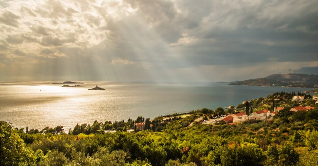 découvrez la beauté des lacs, des havres de paix entourés de nature, où se rencontrent détente, aventures aquatiques et paysages à couper le souffle. explorez des destinations pittoresques pour vos escapades et activités en plein air.