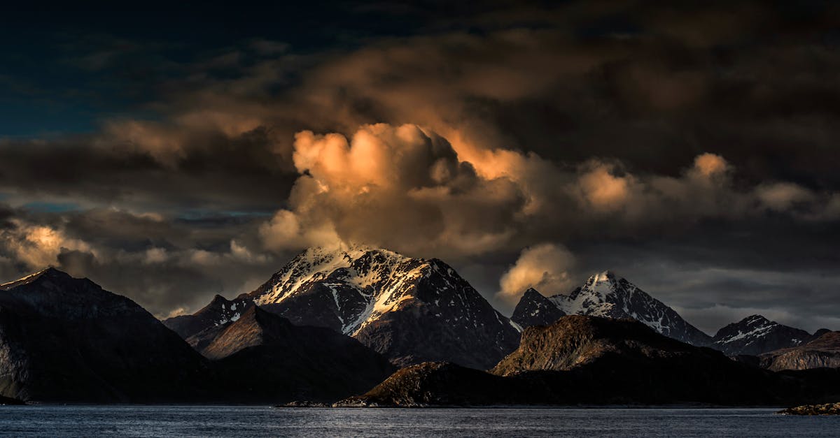 découvrez un monde fascinant d'îles paradisiaques, chacune offrant des paysages à couper le souffle, des cultures uniques et des aventures inoubliables. explorez les trésors cachés des îles et laissez-vous envoûter par la beauté de ces destinations isolées.