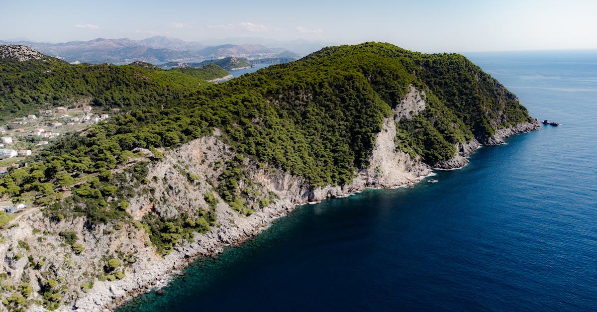 découvrez les îles croates, un véritable paradis méditerranéen ! plages magnifiques, eaux cristallines, paysages à couper le souffle et villages pittoresques vous attendent. explorez la richesse culturelle et naturelle de ces joyaux de la mer adriatique.