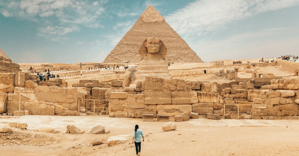 découvrez le sphinx, créature mythique fascinante de l'égypte ancienne, gardien des secrets et des mystères. plongez dans son histoire, son symbolisme et son rôle dans la culture égyptienne.