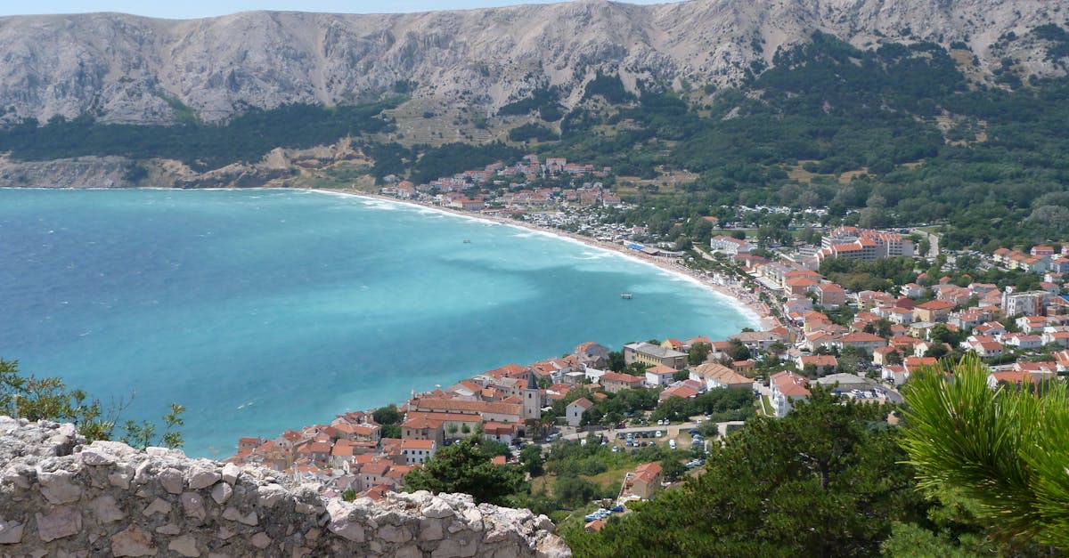 découvrez la beauté envoûtante de la croatie, terre de paysages à couper le souffle, d'une riche histoire et d'une culture vibrante. explorez ses plages idylliques, ses parcs nationaux spectaculaires et son patrimoine architectural unique qui font de ce pays une destination incontournable en europe.