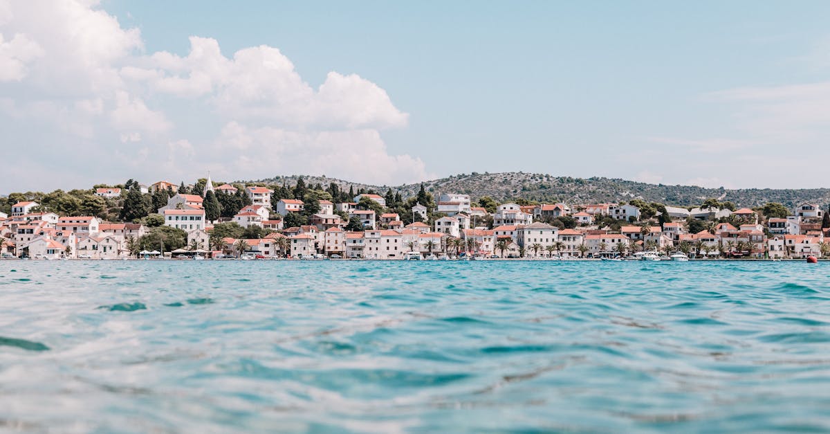 découvrez la beauté cachée de la croatie : plages ensoleillées, paysages magnifiques, et un riche patrimoine culturel. explorez dubrovnik, split et les parcs nationaux pour une expérience inoubliable en méditerranée.