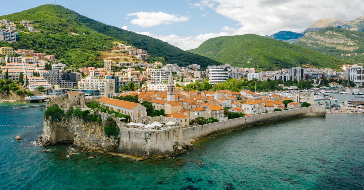 découvrez la beauté de la mer adriatique : ses plages ensoleillées, ses charmantes villes côtières et ses paysages à couper le souffle. explorez ses richesses culturelles et naturelles, et laissez-vous séduire par l'authenticité de cette région méditerranéenne.
