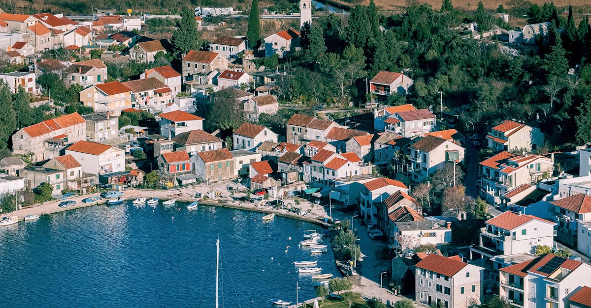 découvrez la beauté envoûtante de la croatie, entre plages ensoleillées, paysages pittoresques et patrimoine culturel riche. partez à l'aventure au cœur de ses villes historiques et savourez sa délicieuse cuisine méditerranéenne.
