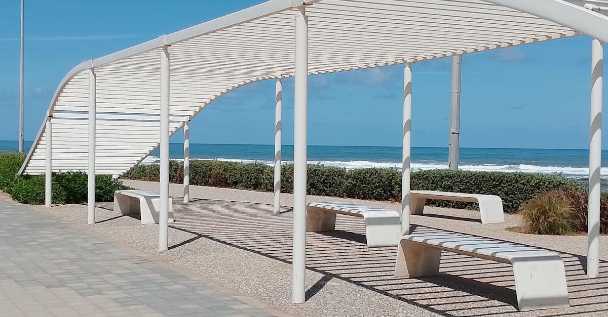 découvrez bijeca beach, une magnifique plage située en croatie, connue pour ses eaux cristallines et son sable doré. idéale pour les familles, elle offre une multitude d'activités aquatiques et des services de qualité, garantissant des moments inoubliables sous le soleil.