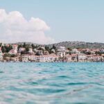 découvrez la beauté envoûtante de la croatie, un pays aux paysages époustouflants, à l'histoire riche et à la culture vibrante. explorez ses magnifiques côtes adriatiques, ses charmantes villes médiévales et sa délicieuse gastronomie. partez à l'aventure et laissez-vous séduire par la diversité de la nature et l'hospitalité de ses habitants.