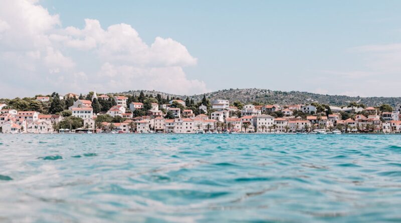 découvrez la beauté envoûtante de la croatie, un pays aux paysages époustouflants, à l'histoire riche et à la culture vibrante. explorez ses magnifiques côtes adriatiques, ses charmantes villes médiévales et sa délicieuse gastronomie. partez à l'aventure et laissez-vous séduire par la diversité de la nature et l'hospitalité de ses habitants.
