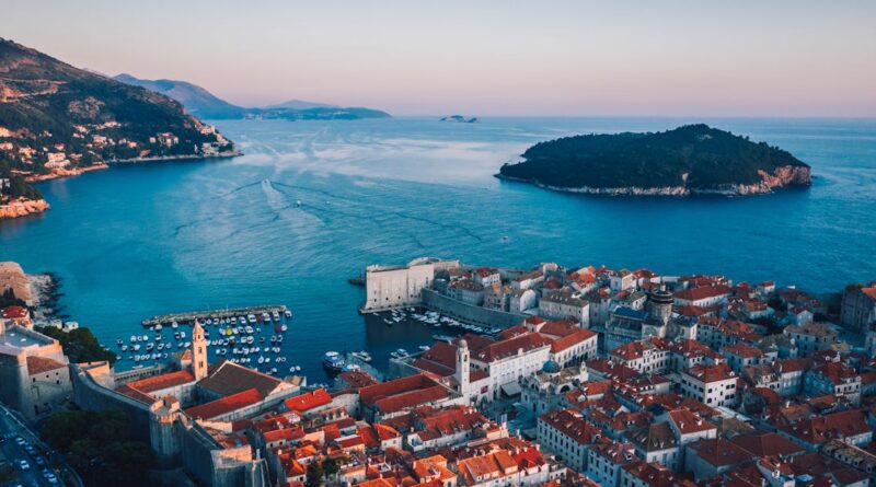 explorez la beauté sauvage de la dalmatie, une région côtière en croatie célèbre pour ses paysages époustouflants, ses anciennes villes et ses plages de rêve. découvrez son histoire riche, sa culture vibrante et ses délicieux plats méditerranéens.