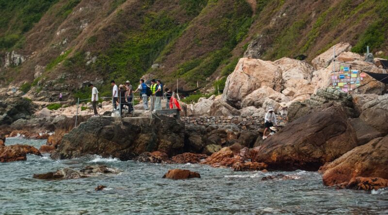 découvrez gaj beach, une destination balnéaire idyllique qui allie paysages naturels spectaculaires et activités aquatiques passionnantes. profitez de plages de sable fin, d'eaux turquoise et d'une atmosphère relaxante pour des vacances inoubliables.