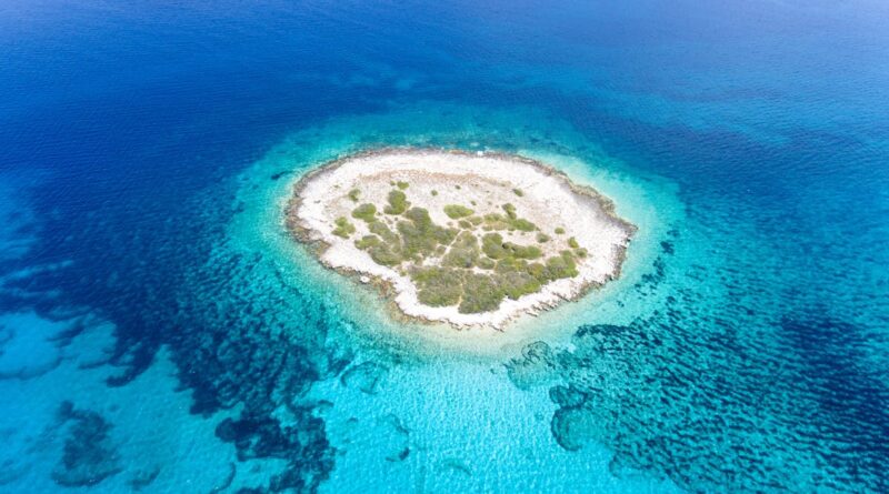 découvrez la beauté du kvarner, une région côtière de croatie réputée pour ses îles pittoresques, ses plages de sable fin et ses paysages montagneux. idéal pour les amoureux de la nature et les adeptes de la culture, le kvarner offre des expériences uniques, de la cuisine locale savoureuse à des activités de plein air inoubliables.
