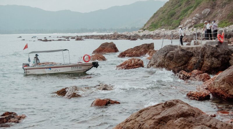 découvrez luka bay, une destination balnéaire idyllique où le soleil, la mer et l'aventure se rencontrent. profitez de plages de sable fin, d'activités nautiques excitantes et d'une ambiance conviviale pour des vacances inoubliables.