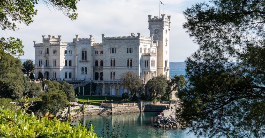 découvrez miramare, un lieu unique alliant beauté naturelle et patrimoine historique. profitez de ses paysages à couper le souffle, de ses jardins luxuriants et de son riche héritage culturel pour une expérience inoubliable.