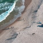 découvrez pasjaca beach, une magnifique plage où le sable doré rencontre des eaux cristallines. profitez d'un cadre idyllique pour vos vacances, entre détente au soleil, activités aquatiques et paysages à couper le souffle.