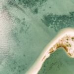 découvrez punta rata, une plage idyllique de croatie, réputée pour ses eaux cristallines, son sable doré et ses paysages à couper le souffle. parfait pour se détendre, pratiquer des sports nautiques ou explorer les environs enchanteurs.