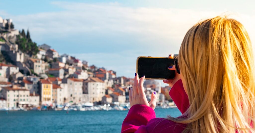 découvrez la beauté de šibenik, une ville côtière en croatie riche en histoire, avec des ruelles pittoresques, des forteresses médiévales et une ambiance méditerranéenne unique. explorez ses monuments classés au patrimoine mondial de l'unesco et laissez-vous séduire par ses plages magnifiques.