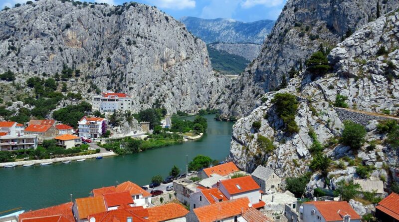 découvrez la croatie, un pays enchanteur où l'histoire rencontre la beauté naturelle. explorez ses plages idylliques, ses villes historiques et sa délicieuse cuisine. partez à l'aventure dans ce joyau de la méditerranée !