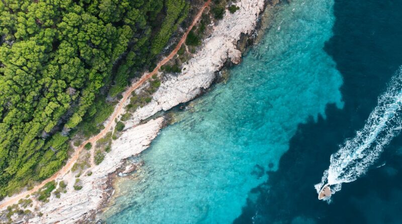 découvrez la dalmatie, une région envoûtante de la croatie, célèbre pour ses côtes pittoresques, ses villes historiques comme dubrovnik et split, et ses paysages naturels époustouflants. partez à l'aventure sur ses îles idylliques, explorez ses parcs nationaux et savourez la délicieuse cuisine locale. la dalmatie vous promet des vacances inoubliables entre mer et montagne.