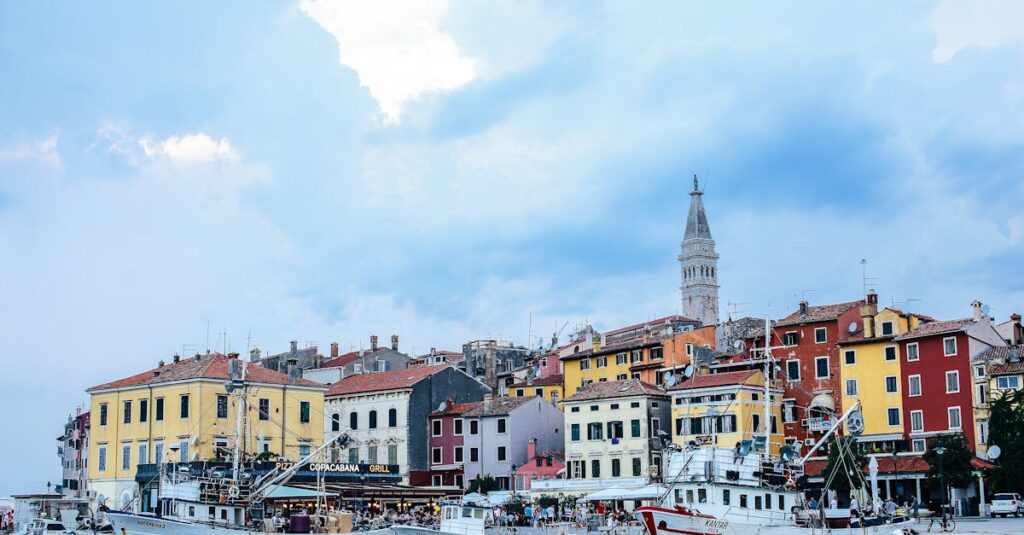 découvrez istria, une magnifique région de croatie, riche en paysages pittoresques, en histoire fascinante et en délices culinaires. explorez ses charmants villages médiévaux, ses côtes ensoleillées et sa culture vibrante pour une expérience inoubliable.