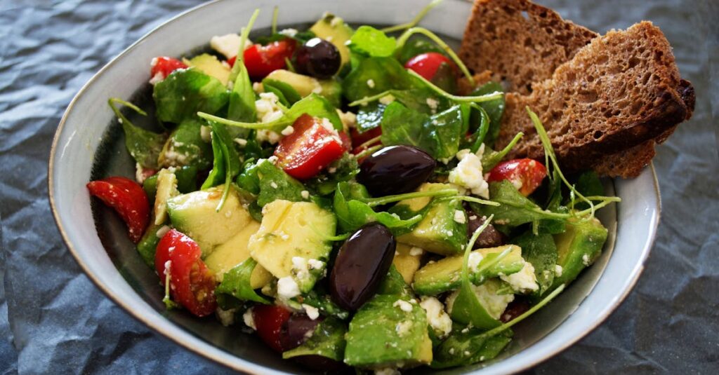 découvrez les bienfaits de la diète méditerranéenne, un style de vie équilibré et délicieux qui favorise la santé grâce à des aliments frais, riches en saveurs et bénéfiques pour le cœur. explorez des recettes savoureuses et adoptez une alimentation inspirée des traditions méditerranéennes pour améliorer votre bien-être au quotidien.