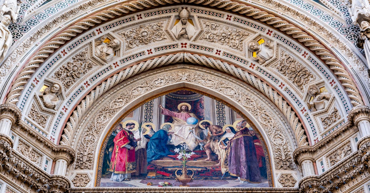 découvrez la cathédrale de šibenik, un chef-d'œuvre de l'architecture médiévale croate, classé au patrimoine mondial de l'unesco. admirez ses détails sculpturaux fascinants et son impressionnante façade en pierre, qui témoignent de l'art et de la culture de la renaissance.