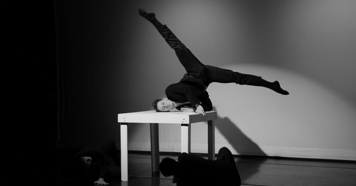 découvrez l'univers captivant de la danse silencieuse, où le mouvement s'exprime sans mots. laissez-vous emporter par cette expérience unique alliant grâce, émotion et connexion, tout en explorant les différents styles et techniques qui font de la silent dance un art à part entière.