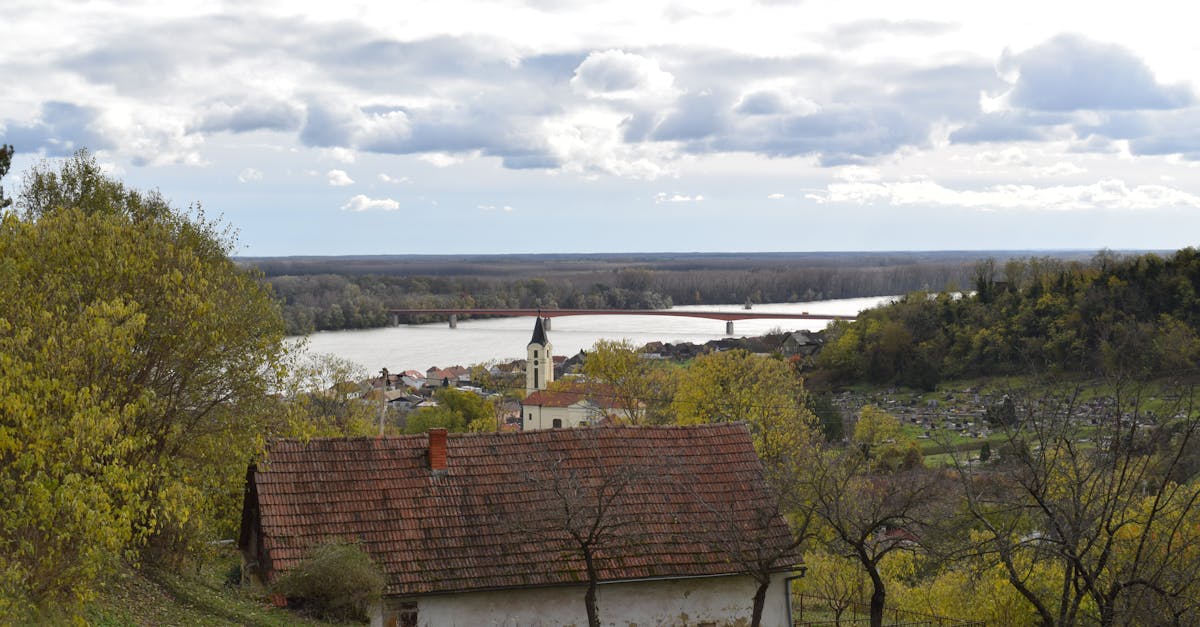 découvrez la slavonie, une région riche en culture et en paysages splendides, célèbre pour ses traditions authentiques, sa cuisine délicieuse et son patrimoine historique. explorez des villages pittoresques, profitez de la nature préservée et vivez une expérience unique au cœur de la croatie.