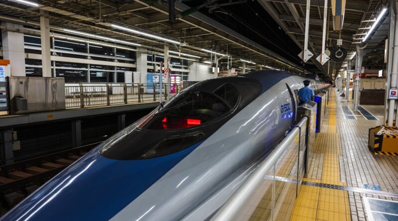 découvrez l'univers fascinant du voyage en train : confort, paysages époustouflants et rencontres culturelles. embarquez pour une aventure inoubliable à travers les voies ferrées de france et d'ailleurs.