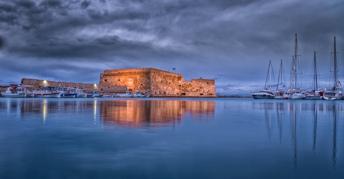 découvrez les fortifications vénitiennes, témoins d'un passé glorieux, alliant histoire et architecture. plongez dans l'univers fascinant des bastions, remparts et châteaux qui ont protégés la république de venise. explorez ces sites emblématiques au cœur de la mer adriatique et appréciez leur beauté intemporelle.