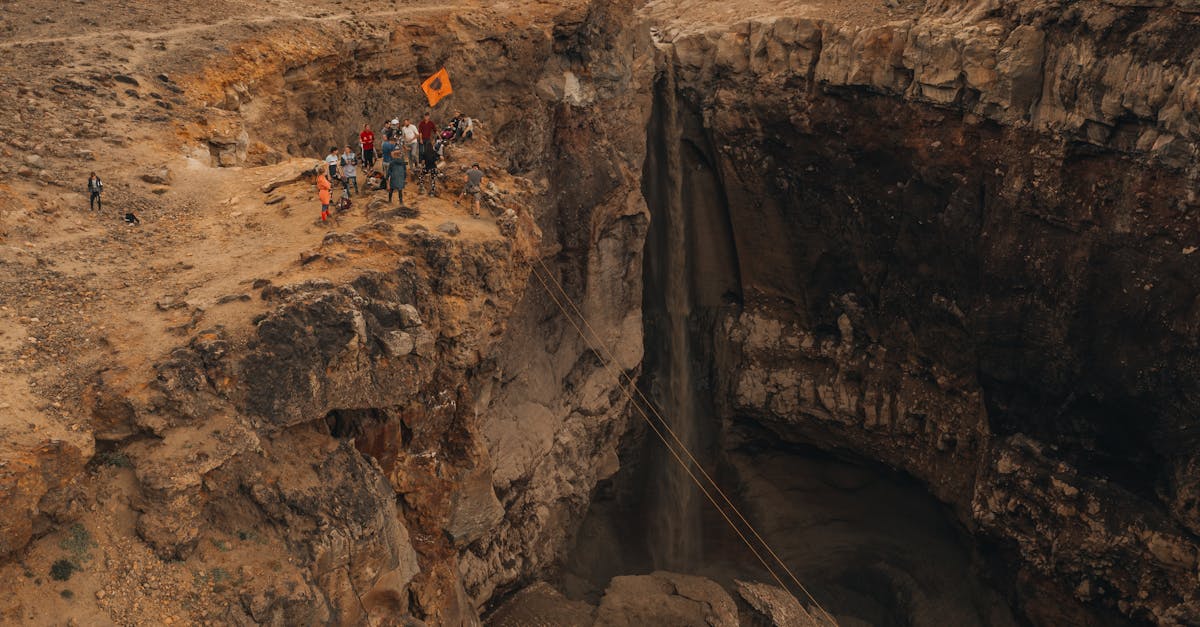 découvrez l'adrénaline et la beauté des paysages avec notre expérience de zipline. volez à travers les cimes des arbres et admirez des vues imprenables tout en ressentant la montée d'adrénaline. parfait pour les aventuriers et les amateurs de sensations fortes !